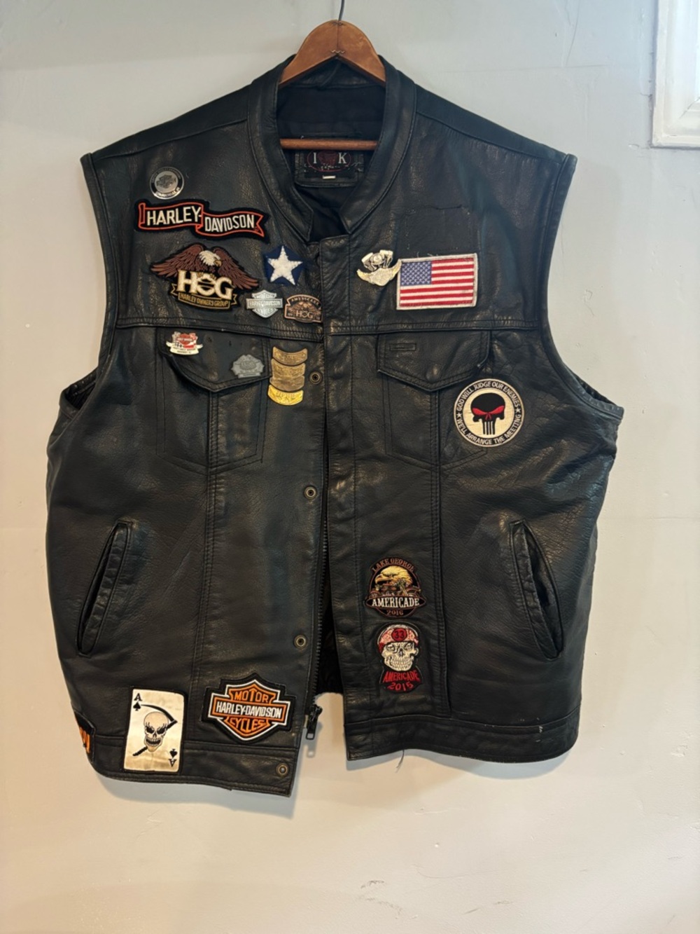 Men’s size 4x leather motorcycle vest by IK . Awesome . Patches Harley Davidson